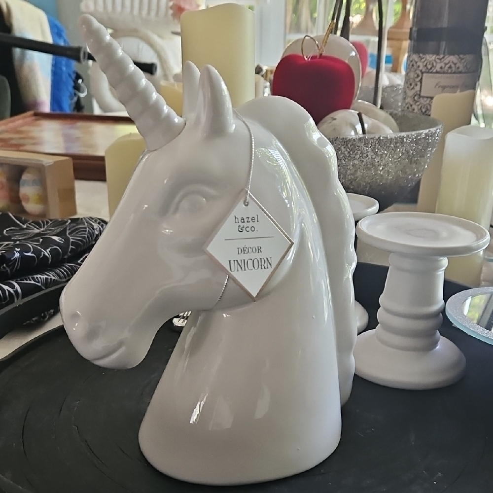 HAZEL & CO White Unicorn Decor